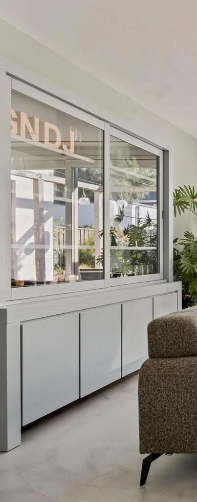 Massief Eiken Buffetkast, Huis en Inrichting, Kasten | Buffetkasten, Zo goed als nieuw, 200 cm of meer, 100 tot 150 cm, 25 tot 50 cm