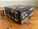 Ingelegd parelmoer Aziatisch vierkant zwart houten kistje, Ophalen of Verzenden, Gebruikt, Minder dan 50 cm, Minder dan 50 cm