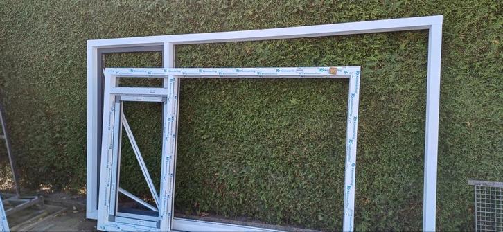 Kunststof kozijn 332 cm breed x 187 cm hoog, Doe-het-zelf en Verbouw, Kozijnen en Schuifpuien, Zo goed als nieuw, Raamkozijn, Kunststof