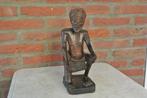 Hard Houten Beeld van Hurkende Oudere man, Ophalen of Verzenden