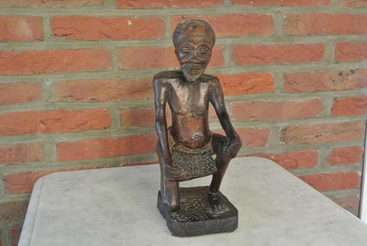 Hard Houten Beeld van Hurkende Oudere man, Antiek en Kunst, Kunst | Beelden en Houtsnijwerken, Ophalen of Verzenden