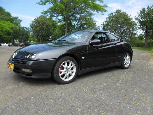 Alfa Romeo GTV 2.0 V6 Turbo 1996 Zwart original NL 916 model, Auto's, Alfa Romeo, Particulier, GTV, ABS, Airbags, Airconditioning