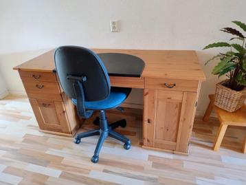 Grenen Ikea Bureau met Stoel beschikbaar voor biedingen