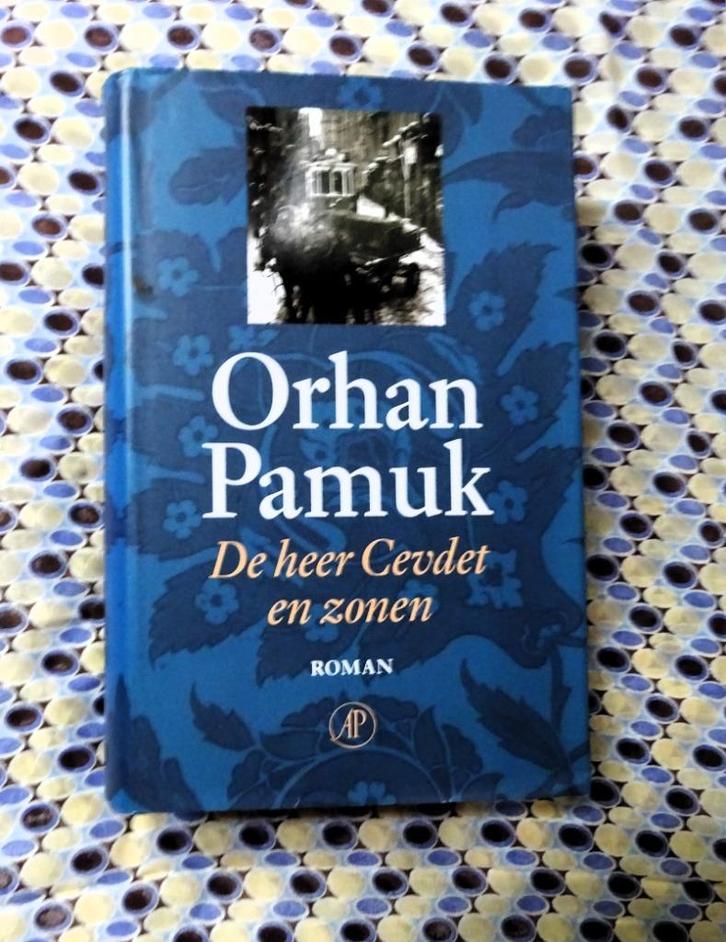 Heer Cevdet En Zonen - Orhan Pamuk, Boeken, Historische romans, Gelezen, Verzenden