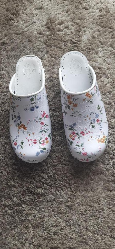 Dina clogs zorg/werk klompen bloemetjes maat 36 (Sanita), Kleding | Dames, Schoenen, Nieuw, Werkschoenen, Overige kleuren, Ophalen of Verzenden
