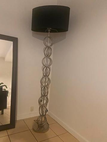 Stijlvolle Staande Lamp beschikbaar voor biedingen