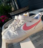 Wit met roze nike schoenen, maat 34, Gebruikt, Meisje, Schoenen, Ophalen of Verzenden