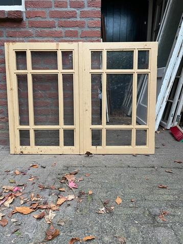 2 mooie, oude ramen met roedeverdeling en glas: 46 x 83 cm beschikbaar voor biedingen