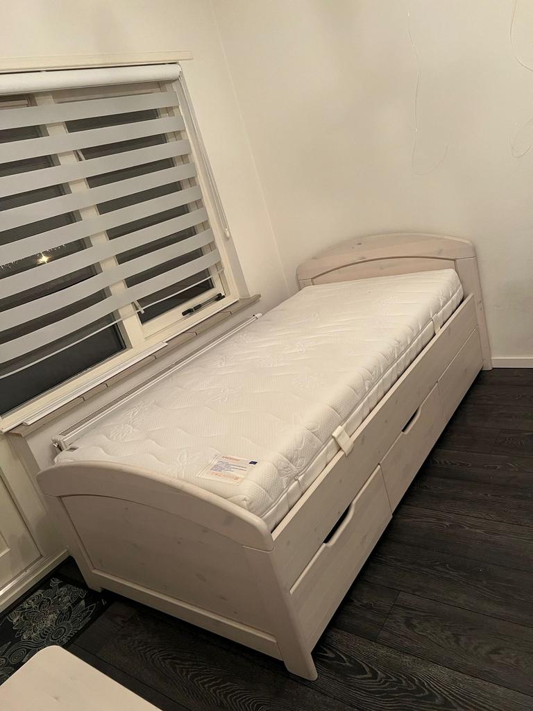 Mooi bed met matras, Ophalen, Gebruikt, Eenpersoons, Hout