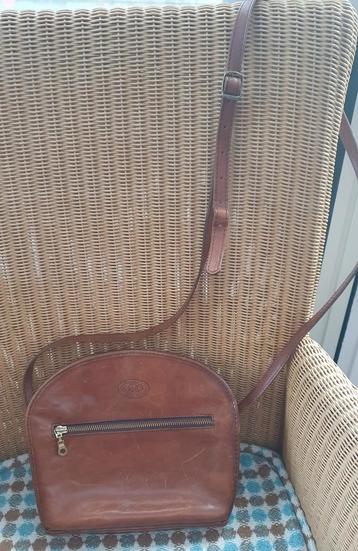 Leuke kleine leren tas. beschikbaar voor biedingen