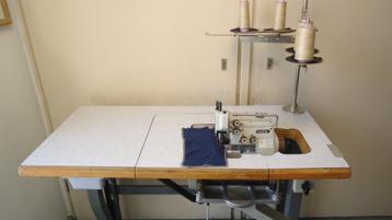Industrie Lockmachine Brother   4 draads 2 naalds beschikbaar voor biedingen
