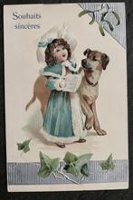 Een zingend meisje en een grote hond, reliefkaart, gelopen, Verzamelen, Ansichtkaarten | Dieren, Verzenden, Voor 1920, Gelopen