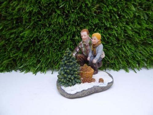 Luville Kerstdorp  Tom and Rudi collecting pines, Diversen, Kerst, Nieuw, Verzenden