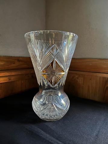 Prachtige kristallen boheemse glasvaas beschikbaar voor biedingen