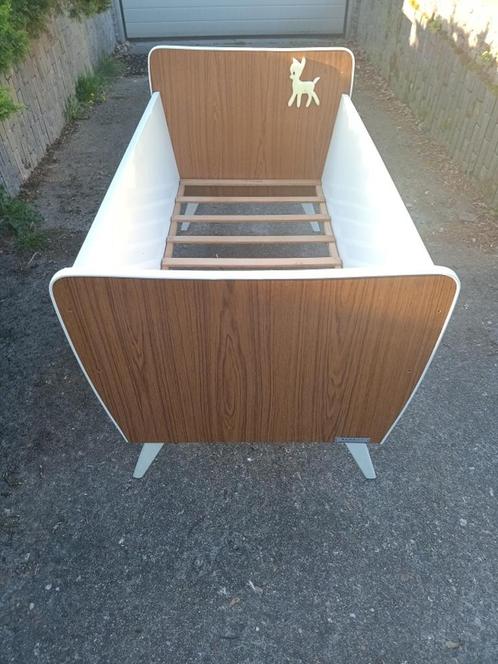 Bambily vintage kinderbed, Kinderen en Baby's, Kinderkamer | Bedden, Zo goed als nieuw, 140 tot 160 cm, 70 tot 85 cm, Lattenbodem