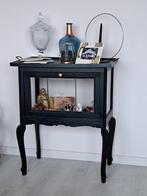 Brocant zwart theekastje met ingeslepen ster, Gebruikt, Glas, 50 tot 100 cm, 25 tot 50 cm