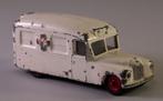 Dinky Toys. 253 Daimler Ambulance, Hobby en Vrije tijd, Modelauto's | 1:43, Ophalen of Verzenden, Gebruikt, Bus of Vrachtwagen