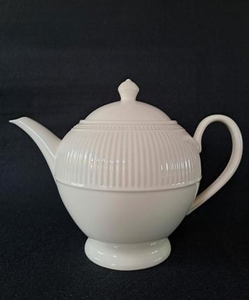 Crèmekleurige theepot 1,2 l. Wedgwood Windsor  beschikbaar voor biedingen