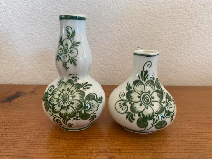Delftst groen vaasjes, Antiek en Kunst, Antiek | Vazen, Ophalen of Verzenden