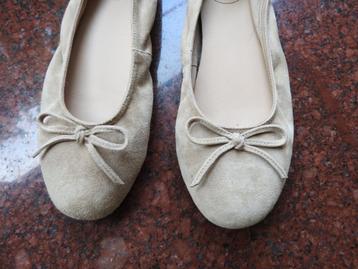 PUMPS / SANDALEN / PLATTE SCHOENEN beschikbaar voor biedingen