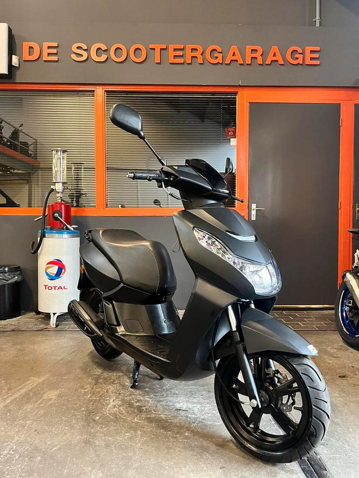 Peugeot Kisbee 25km snor 2020, Fietsen en Brommers, Scooters | Peugeot, Gebruikt, Overige modellen, Benzine, Ophalen