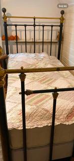 antiek bed met koperen knoppen, Ophalen