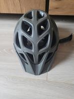 Lichtgewicht Alpina fietshelm met zonneklep maat 57-62 cm, Alpina, Ophalen of Verzenden, Zo goed als nieuw, XL