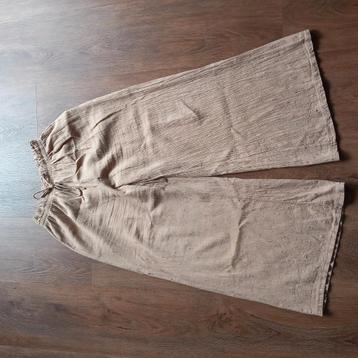 Zomerbroek met gouddraad werkje erin (one size fits all) beschikbaar voor biedingen