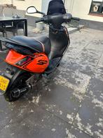 Piaggio zip 2017, Fietsen en Brommers, Scooters | Piaggio, Ophalen, Zo goed als nieuw, Benzine, Zip