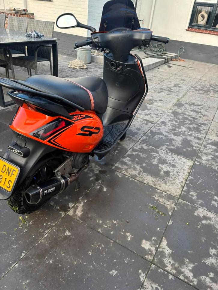 Piaggio zip 2017, Fietsen en Brommers, Scooters | Piaggio, Zo goed als nieuw, Zip, Benzine, Ophalen