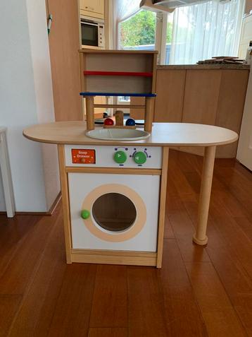 Houten keukentje /wasmachine beschikbaar voor biedingen