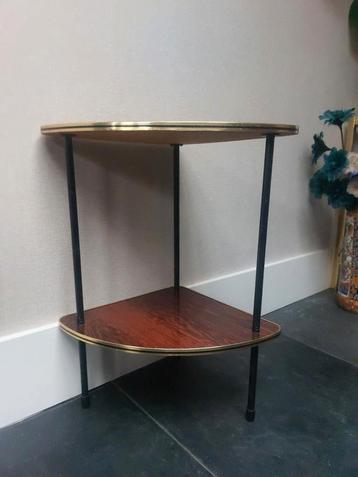 Retro vintage Formica jaren ’60 hoektafeltje / kastje beschikbaar voor biedingen