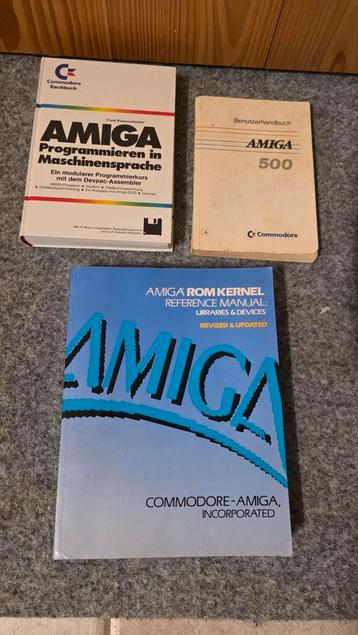 3 boeken voor de Commodore Amiga beschikbaar voor biedingen