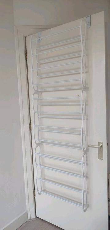 Schoenenrek / Shoe Rack  beschikbaar voor biedingen