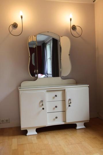 vintage kaptafel beschikbaar voor biedingen