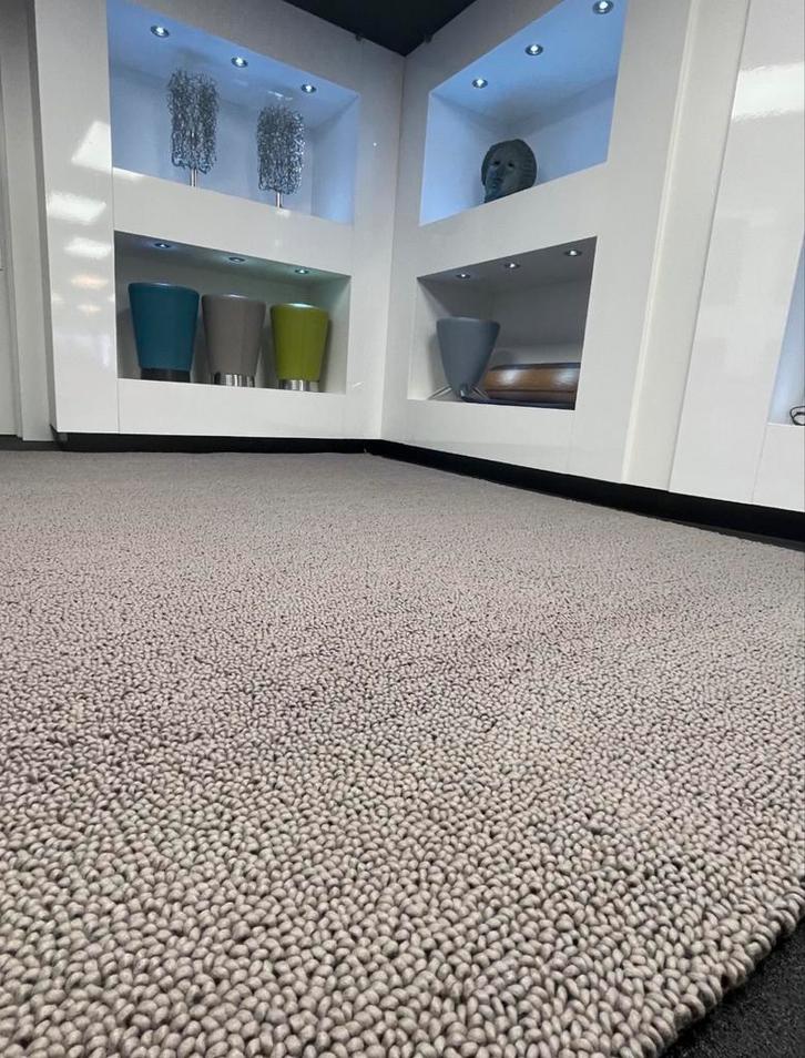 Brink en Campman Longbarn Basalt Loop tapijt >50 % korting, Huis en Inrichting, Stoffering | Tapijten en Kleden, Nieuw, 200 cm of meer