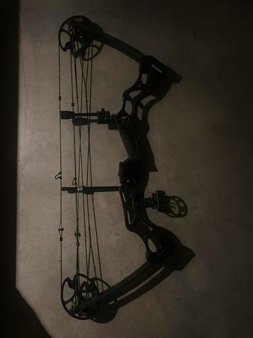 Compound boog beschikbaar voor biedingen