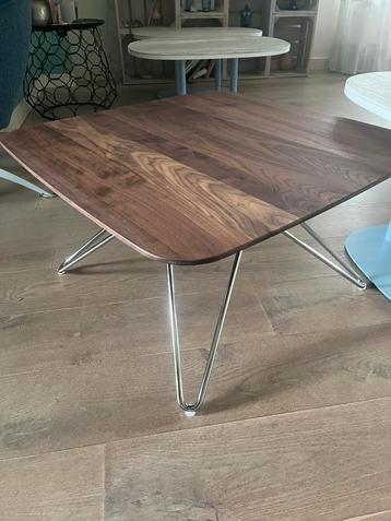Leolux cimber salontafel noten 70x70cm beschikbaar voor biedingen