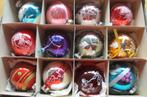 Doos met 12 oude gekleurde kerstballen., Diversen, Kerst, Ophalen of Verzenden