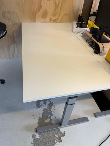 2x bureau tafel - wit - in hoogte verstelbaar beschikbaar voor biedingen
