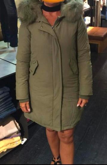 Mooie groene Airforce jas met capuchon maat M 36/38 beschikbaar voor biedingen