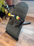 Qute bouncer wipstoel groen - baby bjorn look-a-like, Overige merken, Wipstoel, Zo goed als nieuw, Met gordel(s) of riempje(s)