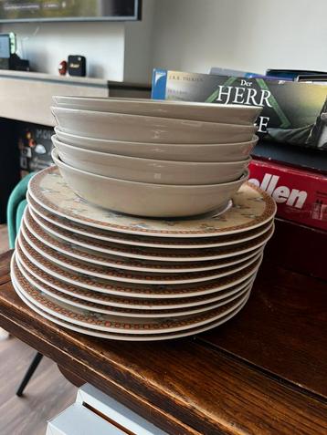 Set diner- en pastaborden – vintage servies beschikbaar voor biedingen