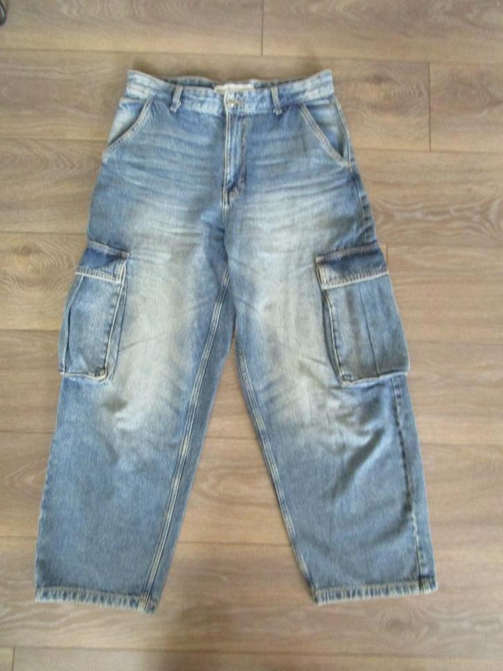 Vlotte spijkerbroek merk Bershka maat 38 i.z.g.s., Kleding | Dames, Spijkerbroeken en Jeans, Zo goed als nieuw, W30 - W32 (confectie 38/40)