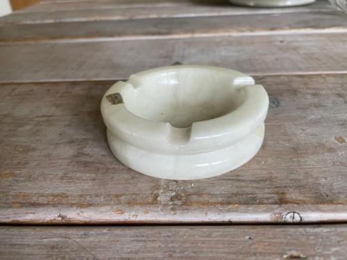 Kleine witte asbak van wit albast. Anircora., Verzamelen, Rookartikelen, Aanstekers en Luciferdoosjes, Zo goed als nieuw, Asbak