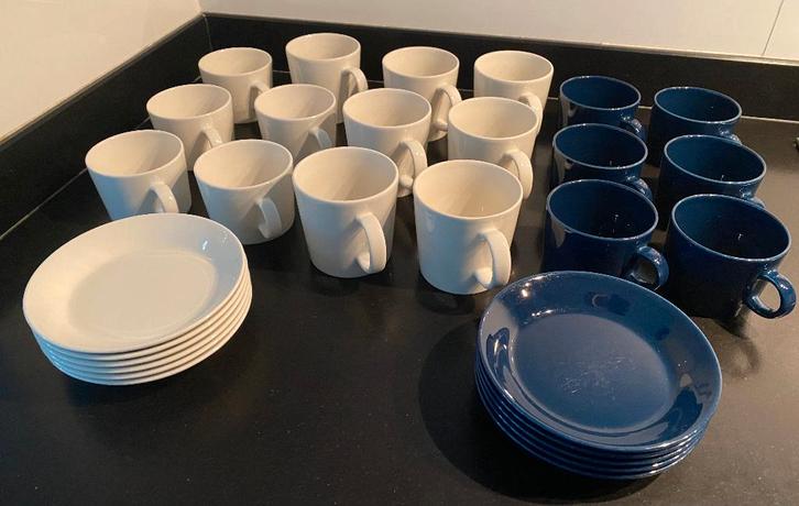 Iittala Teema kopjes en schotels in wit en blauw, Huis en Inrichting, Keuken | Servies, Zo goed als nieuw, Kop(pen) en/of Schotel(s)