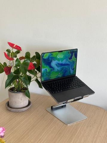 Adjustable laptop stand beschikbaar voor biedingen