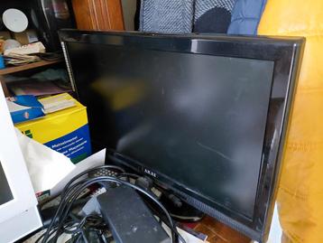 tv kleine plus dvd speler en pc monitor beschikbaar voor biedingen