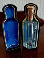 Parfumflesje met gouden monturen in foudraal, Ophalen of Verzenden, Goud