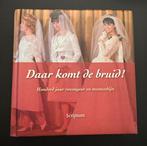 Daar komt de bruid! - ideaal cadeau aanstaande bruid, bruids, Verzenden, Zo goed als nieuw